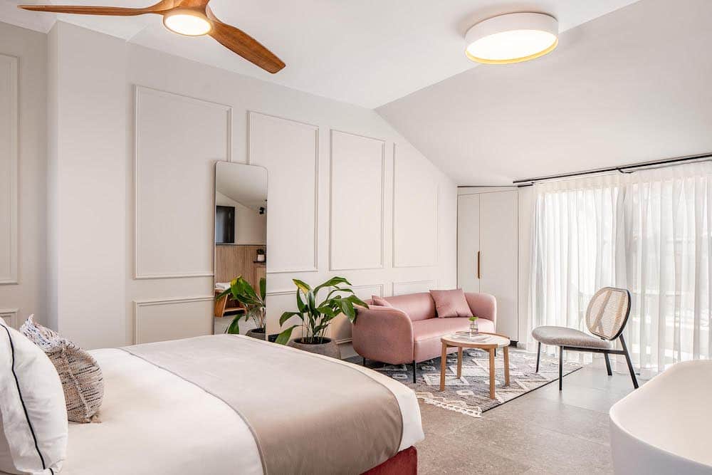 Albi Hotel room - King Suite with balcony