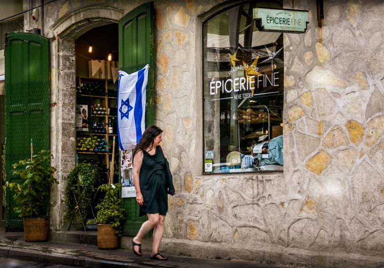 Photo: Harvey Sapir, from the Pickwiki website A street in Neve Tzedek